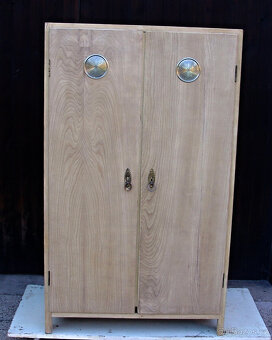 Starožitná  skřínka, špajzka - 2