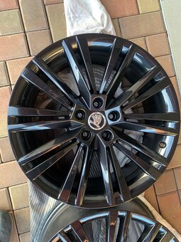 Originál ALU ŠKODA SUPERB 3 CANOPUS BLACK - 2