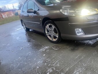 Peugeot 407 - 2