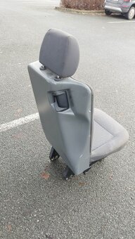 VW TRANSPORTER T5 SKLOPNÁ SEDAČKA 2.ŘADA - 2