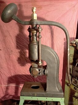 Lis šroubový ruční se stojanem - 2