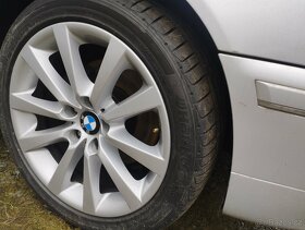 BMW E39  - orig. kola 18 -hezke , nepoškrábané v orig.stavu - 2