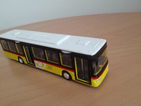 Autobus model 20 cm dlouhý - 2