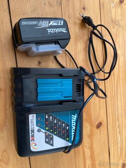 MAKITA DCL286FRF Bezuhlíkový aku tyčový vysavač (18V/1x3,0Ah - 2