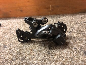 SHIMANO DEORE XT - RD- M8000 + řazení - 2