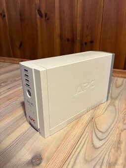 Záložní zdroj APC - 2