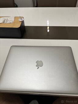 MacBook na díly - 2