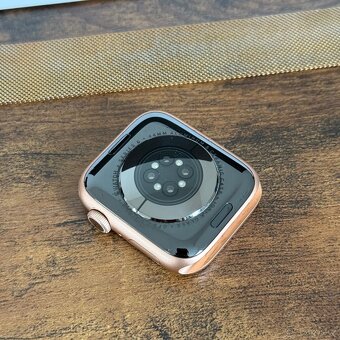 Apple Watch Series 6 44 mm, hliníkové zlaté provedení - 2