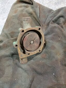 Zetor super 35 vodní čerpadlo - 2