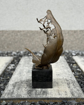 Luxusní bronzová socha Pírko s holuby elegantní dekorace - 2