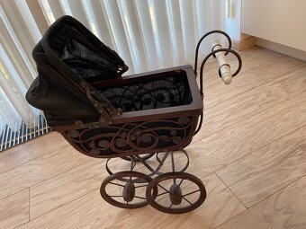 Starožitný proutěný kočárek pro panenky 🧸 loukoťková kola - 2
