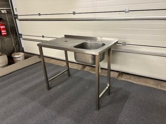 Nerezový výčepní stůl s dřezem - 2