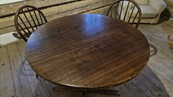 Kulatý stůl - 2