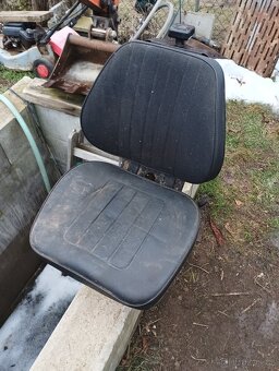 Sedačka pružinová Zetor - 2