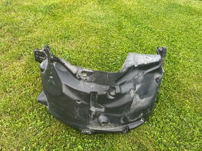 podběh přední pravý Land Rover Discovery 3 - 2