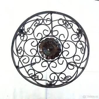 Vintage kovový stojan trojnožka - 2