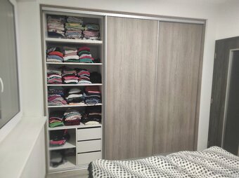 Vestavěná skříň - 2