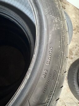 Letní pneu 245/40/19 - 2