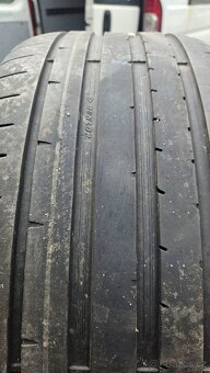 245/35R19 - 2