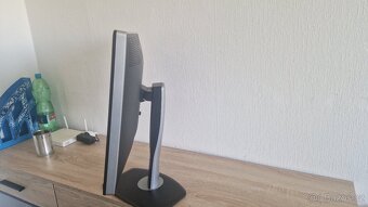 Monitor Dell UltraSharp U2412Mc 24 palců - 2