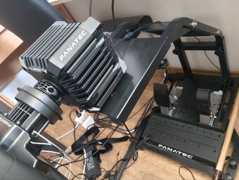 Sim racing rig fanatec ready to race bundle 8nm - 2