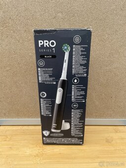 Elektrický zubní kartáček Oral-B Pro Series 1 Black - 2