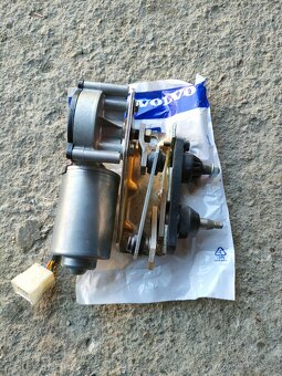 Volvo motorek stěračů 3397020358 Bosch - 2