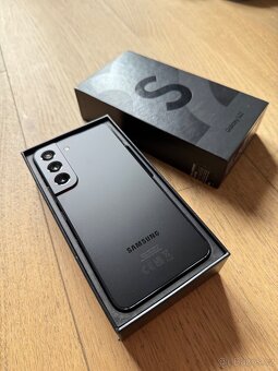 Samsung Galaxy S22 128GB cerný - 2