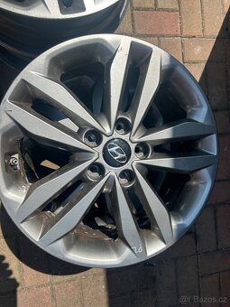 Prodám alu kola Hyundai i30 17"v5x114.3, 7J, ET-53 - 2