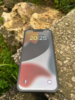 Poškozený iPhone 13 - 2