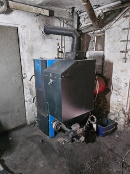Litinový kotel Buderus Logano G221 25A pravy - 2