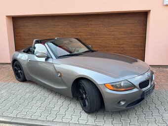 BMW Z4 2.2i (125kw) manuál, dovoz DE, červená kůže - 2