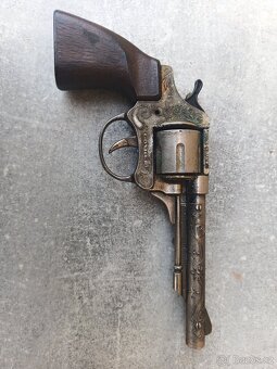 Stará dětská pistol na kapsle(revolver). - 2