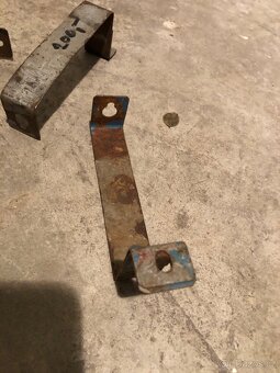 Čz 125 175 250 476 477 471 držák baterie - 2