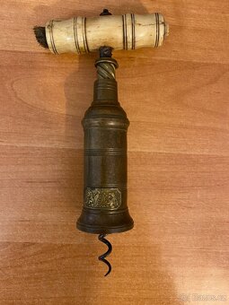 Sběratel nabízí staré vývrtky - 2