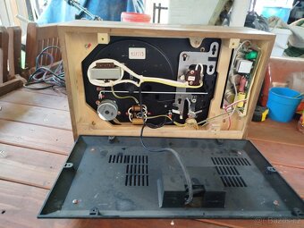 Starý kufříkový gramofon bez přenosky - 2