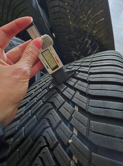 celoroční pneu Continental 255/45 235/50/ R19 - 2