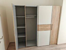 Šatní skříň - 2