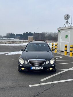 Mercedes E320 - 2