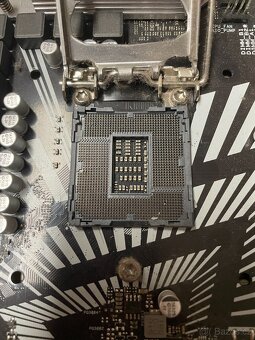 Nefunkční prodám na opravu nebo díly. - 2