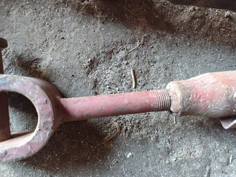 Pevný sloupek hydrauliky Zetor - 2