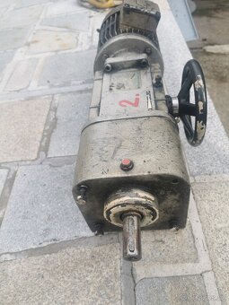 Motor s převodovkou a variátorem č.2 - 2