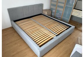 Čalouněná postel 180x200 s roštem - 2