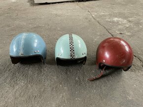 Staré helmy - už jen modrá - 2