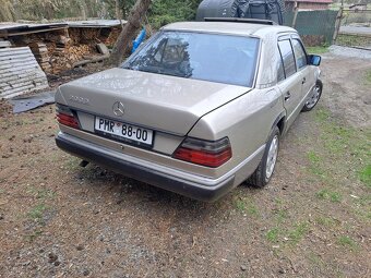 Mercedes Benz 200D - 2