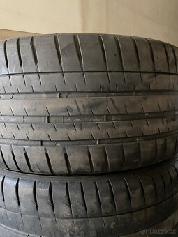 Michelin 285/35R20. 275/35R20 - 2