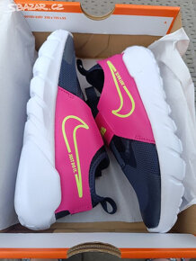 Nove dívčí nazouvaci boty NIKE vel. 34 a 35 - 2