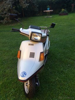 Skůtr Yamaha XC 180 - 2