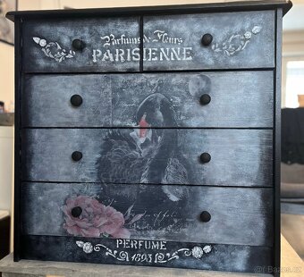🖤 Parisienne – originální vintage skříňka s černou labutí - 2