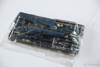 model letadla F11 /F1/ 1/72 od Hasegawa - 2
